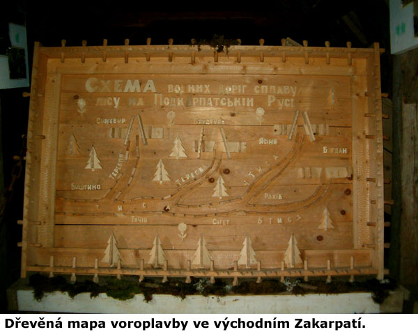 Dřevěná mapa voroplavby ve východním Zakarpatí.