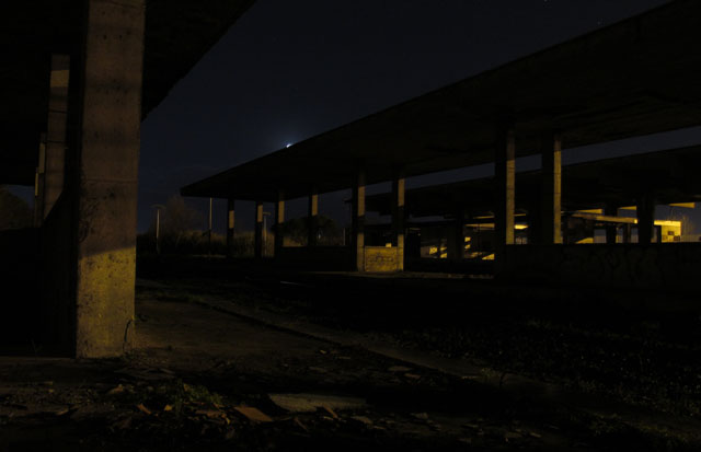 Opuštěné nádraží u letiště Fiumicino.