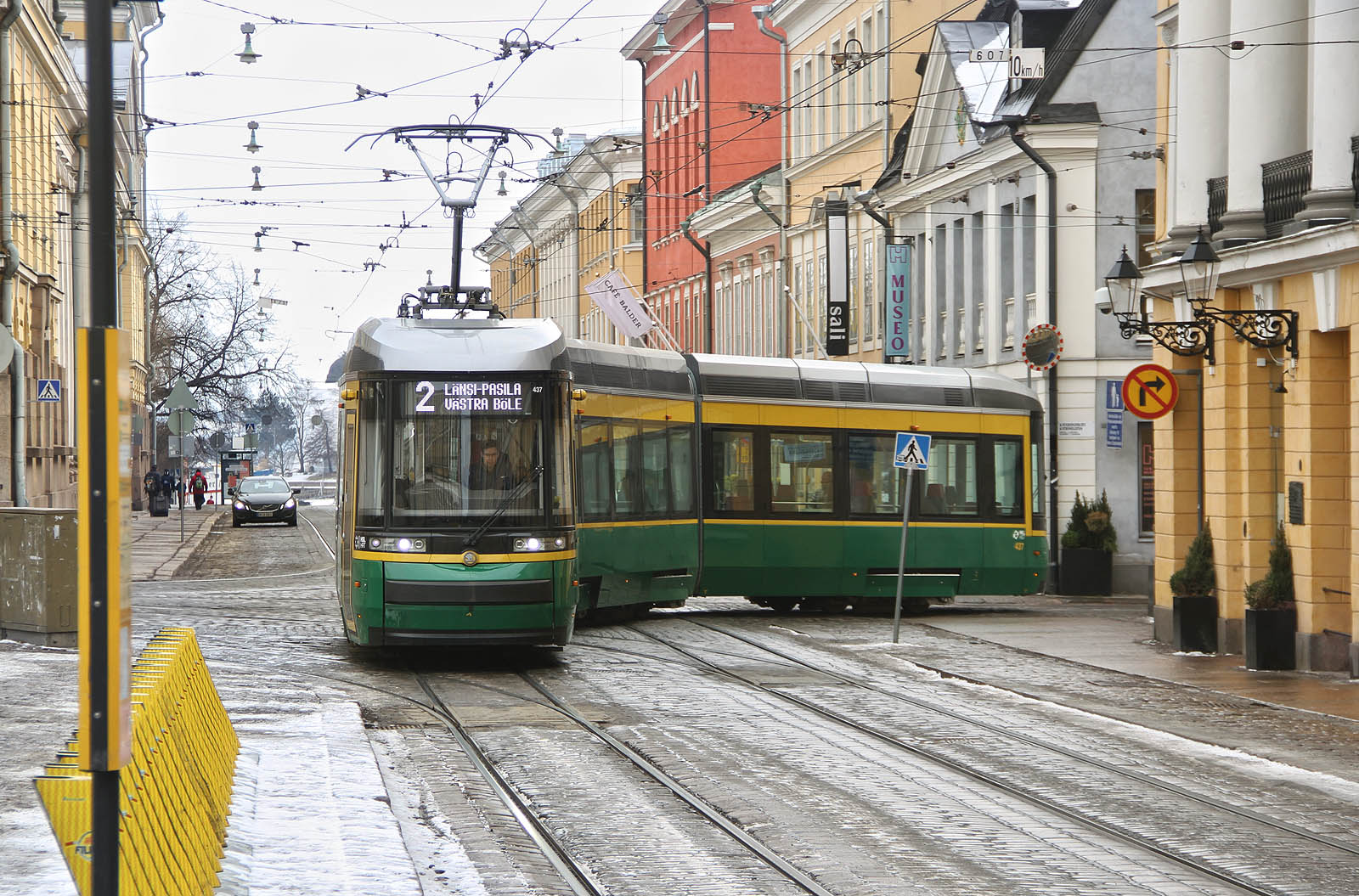 Novější tramvaje vyvinul Transtech sám, ale posléze jej požrala kyperská firma Škoda Transportation, jejíž logo se skví na přídi vozu. Tu ještě o něco později koupila nizozemská PPF.