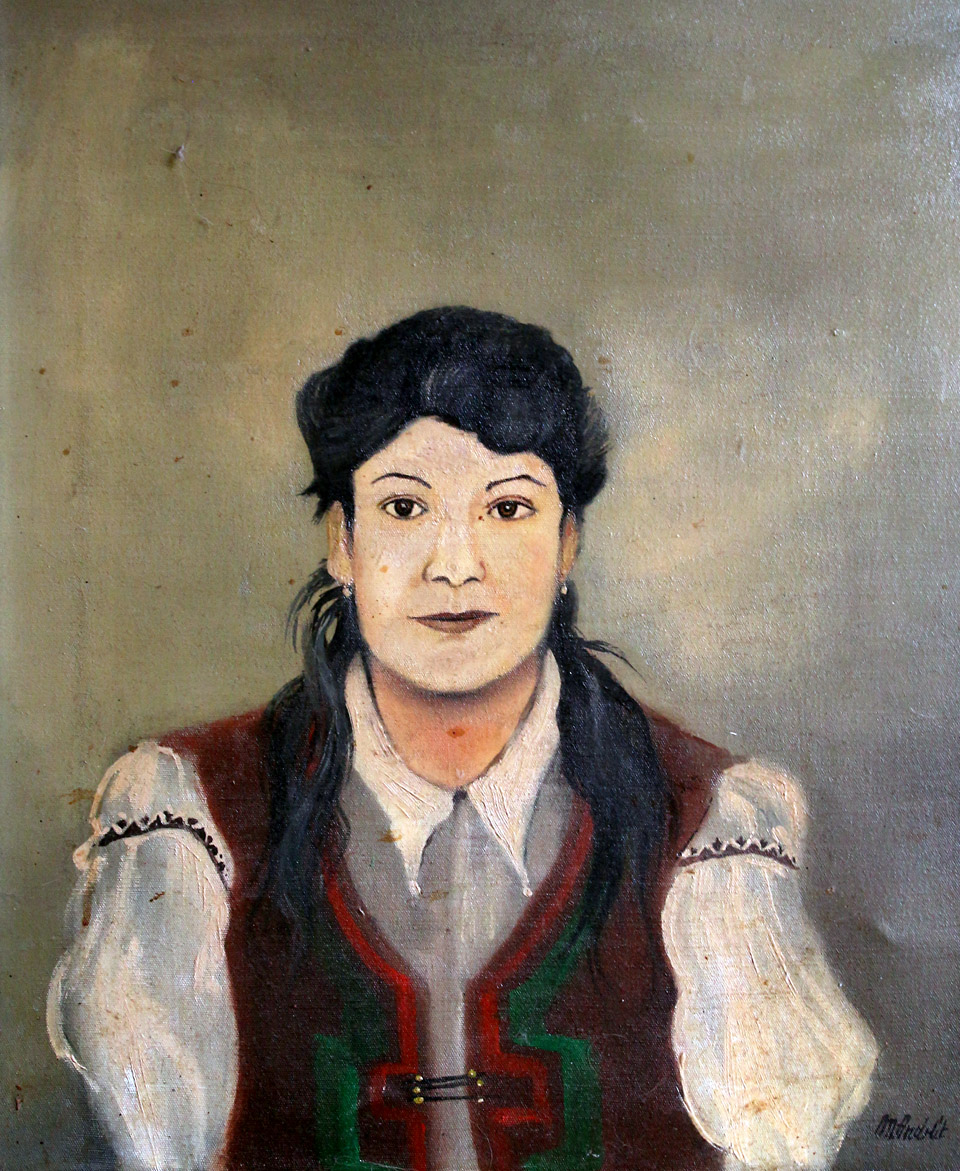 Skladba místních obyvatel byla zejména ve 21. století přepestrá. Hodně z nich mělo předky v Maďarsku nebo třeba v Idnii. Také tu žili umělci, jako třeba malíř, který je autorem tohoto obrazu. Snad šlo o obyvatelku domu, která jej jako jediná až do demolice zřejmě neopustí.