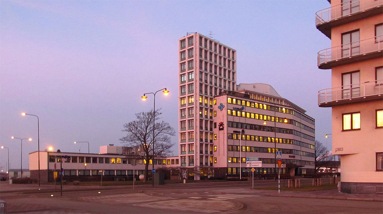 Chvílemi se mi zdálo, že ve Švédsku se snad i domy prodávají v Ikei a montují na místě z dílů v krabicích.