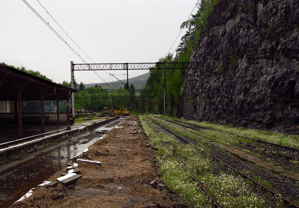 Rekonstrukce pokračuje směrem dolů - elektrifikovaným úsekem Szklarska Poręba - Jelenia Góra.