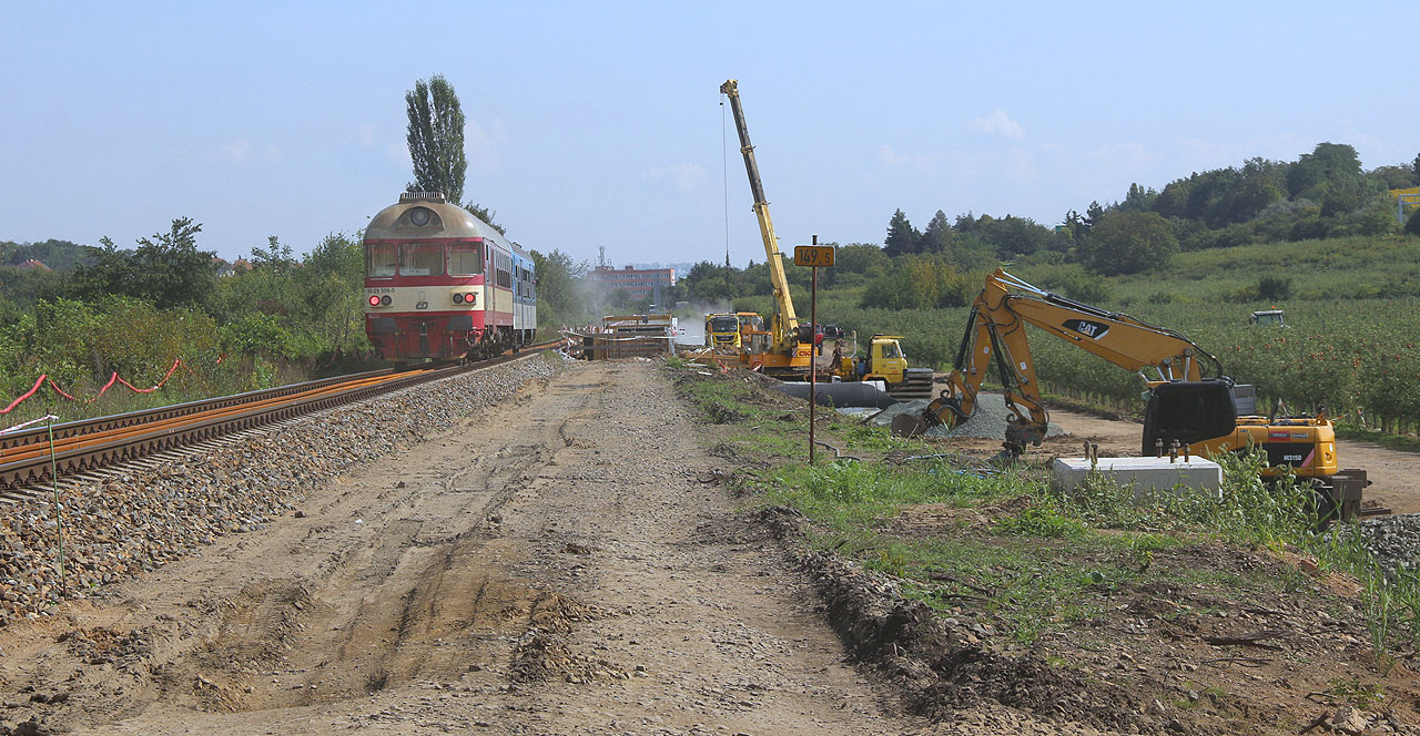 Další železniční novostavbou v dosahu je rozestavěná zastávka Brno-Starý Lískovec nedaleko před léty zrušené staré lískovecké zastávky.