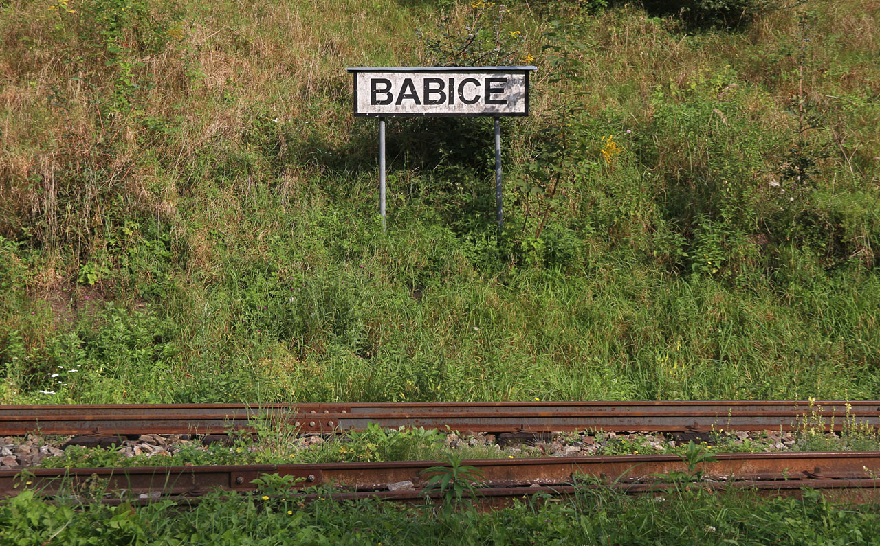 Nádraží v Babicích donedávna chybělo. Nyní se mohou místní svézt skutečným osobním vlakem.
