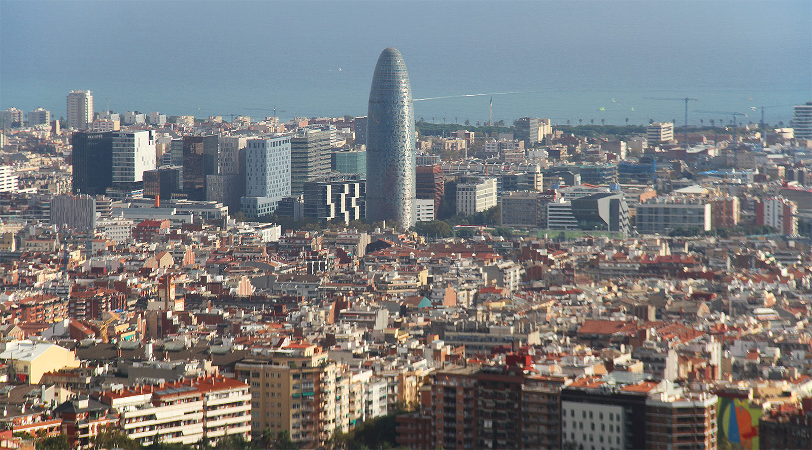 Vrátili jsme se v sobotu pozdě v noci a opět jsem pocítil zvláštní pocit - do Barcelony jsme přijížděl jako domů. Kamarádi v neděli odlétali, takže zbyl čas už jen na kavárnu, dobré jídlo a návštěvu mého oblíbeného kopce Carmel nad městem.
