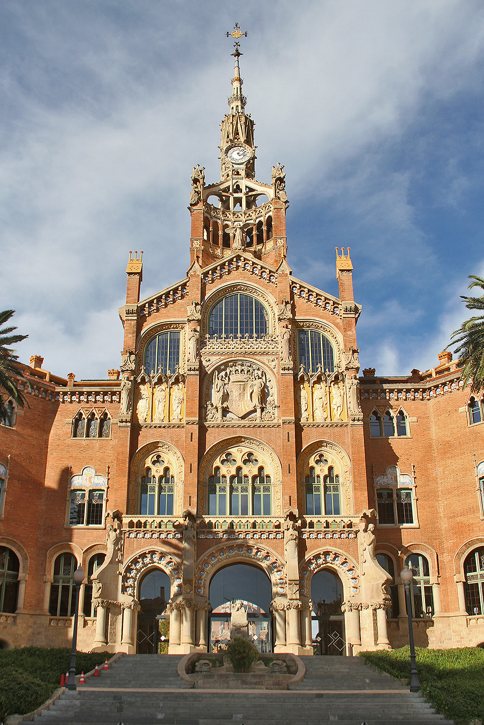 Nemocnice svatého Pavla Sant Pau je jednou z méně známých barcelonských památek. Architekt Lluís Domènecho i Montanero ji navrhl v roce 1903.