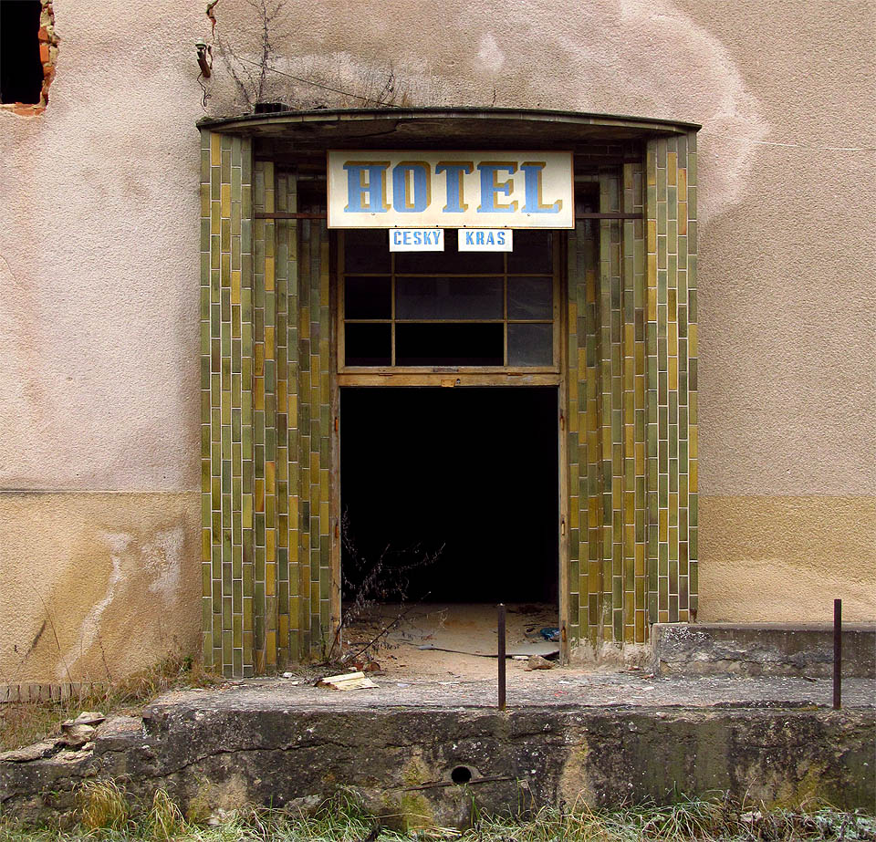 Hotel Český kras v Srbsku, kterému je věnován tento článek.