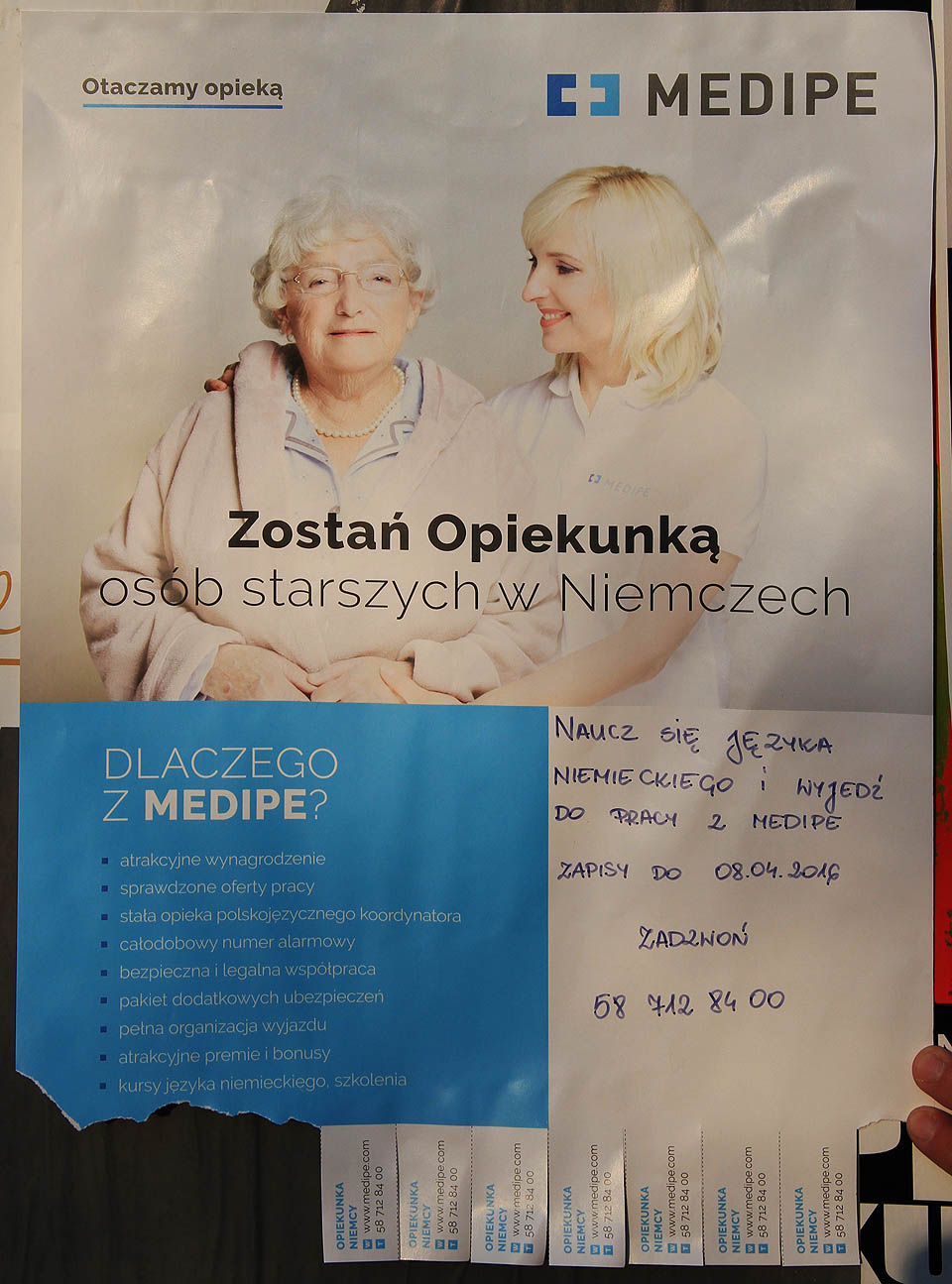 Plakát je zajímavý ze dvou důvodů: jednak má společnost MEDIPE stejné logo jako ČD Cargo, druhak je fascinující stav, kdy se polské pečovatelky jezdí starat o německé důchodce.