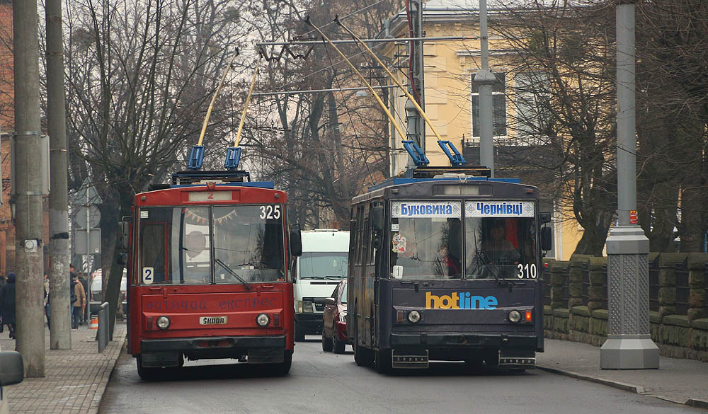 Od roku 1967 byla ve městě budována trolejbusová síť. V současnosti (2018) zahrnuje 6 linek na kterých jezdí trolejbusy československé, sovětské i ukrajinské provenience.