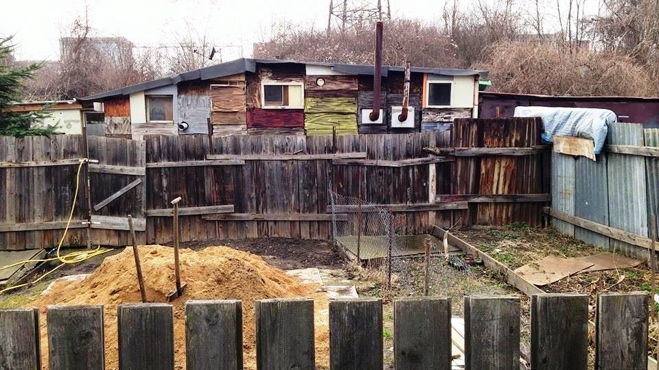Prkna, která pamatují prezidenta Masaryka a ministra financí Engliše. Foto: Adéla Ogino.