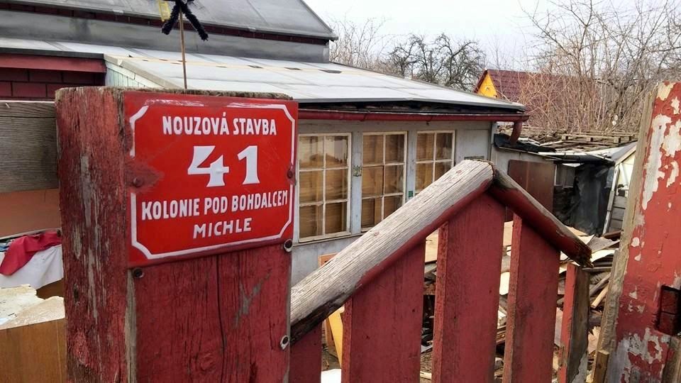 Z kolonie Pod Bohdalcem nezbylo mnoho, hranice se Sedmisomky je ale nejasná. Foto: Adéla Ogino.