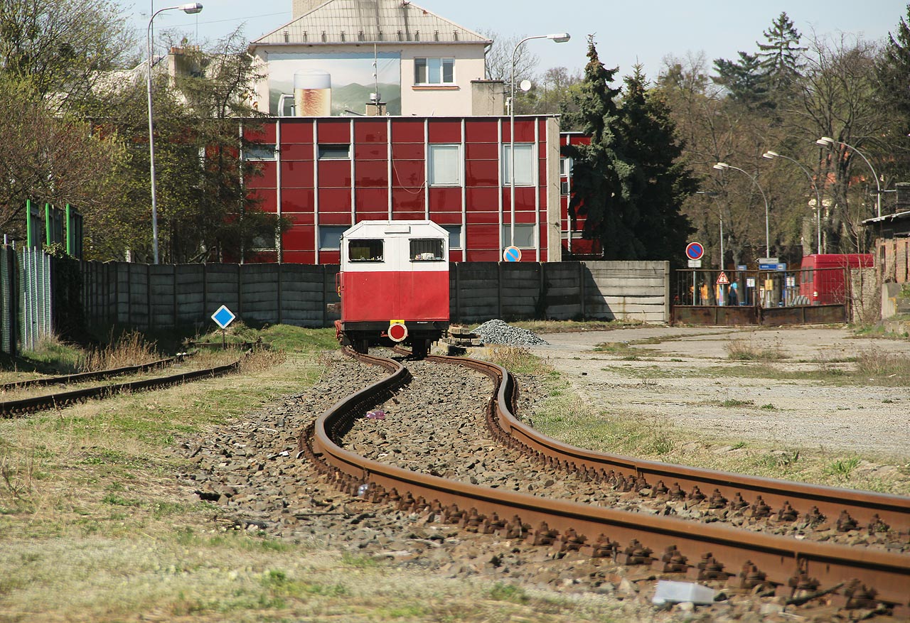 Manipulační kolej č. 15 vypadá vlivem několika přestaveb stanice trošku jako po zemětřesení. Manipulační kolej č. 15 vypadá vlivem několika přestaveb stanice trošku jako po zemětřesení.