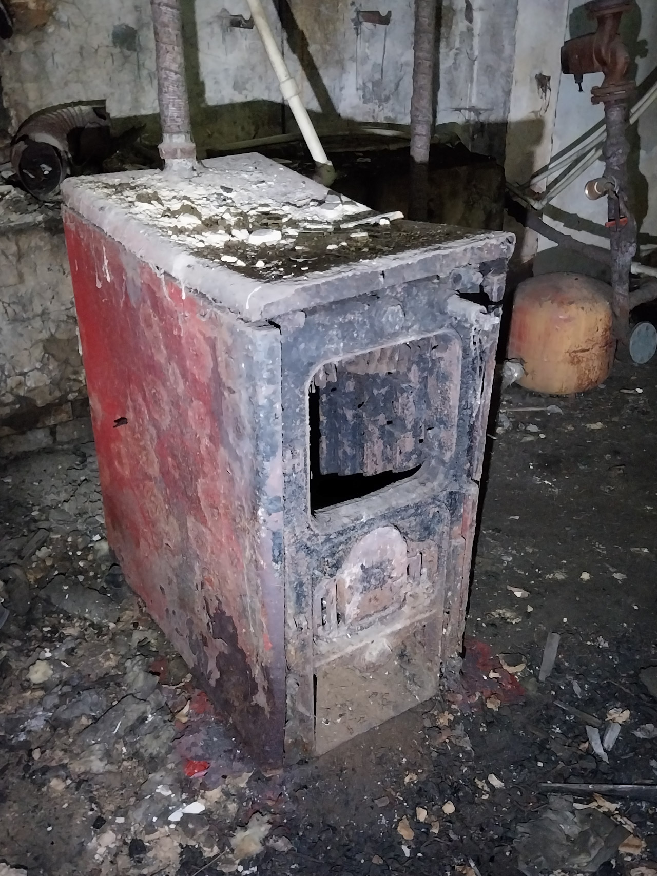 Kotel na pometí kamen Petra a elektrárenské pece.