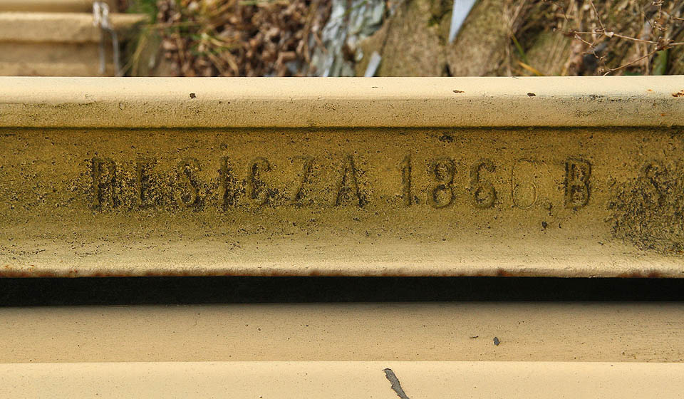 Nepřímým důkazem o původu královopolského nádraží je také kolejnice, dodnes nalezitelná a zazděná do nákladové rampy na zbytku nádraží. Datum výroby uvádí rok 1866, původ je v karpatských železárnách Resicza v Uhrách (dnes Reşica v Rumunsku). V době výstavby byla tahle kolejnice stará 4 roky (dnes 160 let).