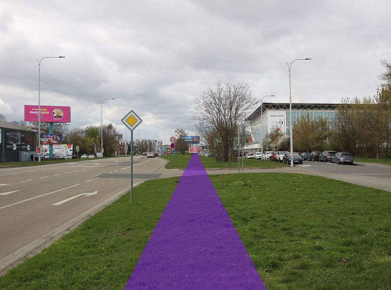 Také v prostoru Sportovní ulice se přímo nabízí představa využití Nejstarší Tišnovky pro nakládku uhlí, stavebních materiálů a výrobků z nedaleké cihelny. Bazén na snímu vpravo stojí v prostoru Červeného mlýna, pro který byl příchod železnice pravděpodobně rovněž výhodou. Všechny okolní podniky tak mohly již 15 let před výstavbou skutečné Staré Tišnovky využívat výhod odbytu zboží po železnici.