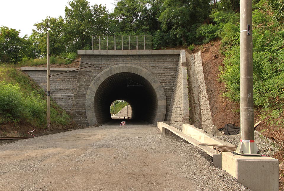 Pohled na rekonstruovaný Obřanský tunel od jihu.