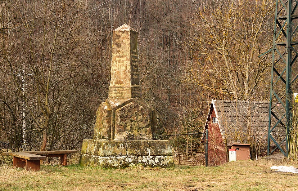 Pomník stavby Vlárské a Tepelské dráhy