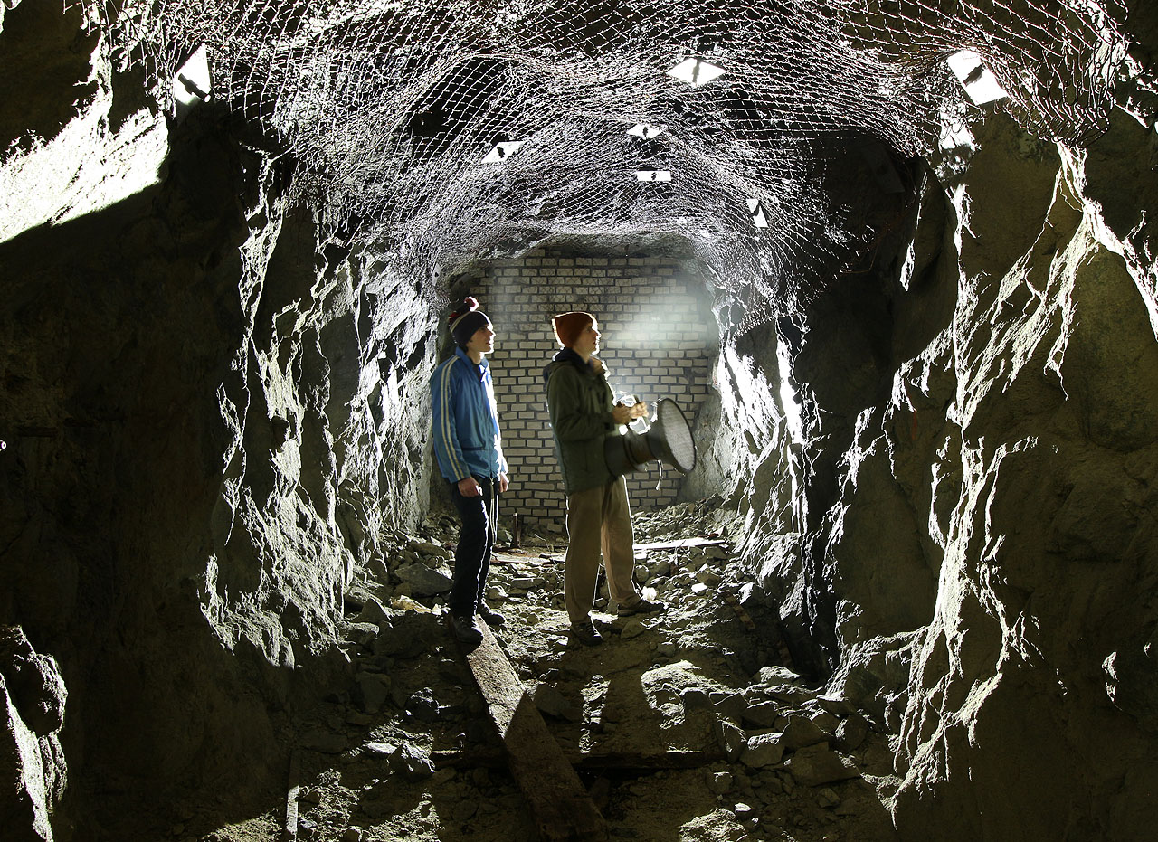 V prostoru pod Vojenskou nemocnicí je superkolektor v nejhorším stavu. Ostění chodby nebylo nikdy dobudováno a je tak možné se dotknout přímo původní horniny. Vstup do nemocnice je zazděn a nepoužitelný.