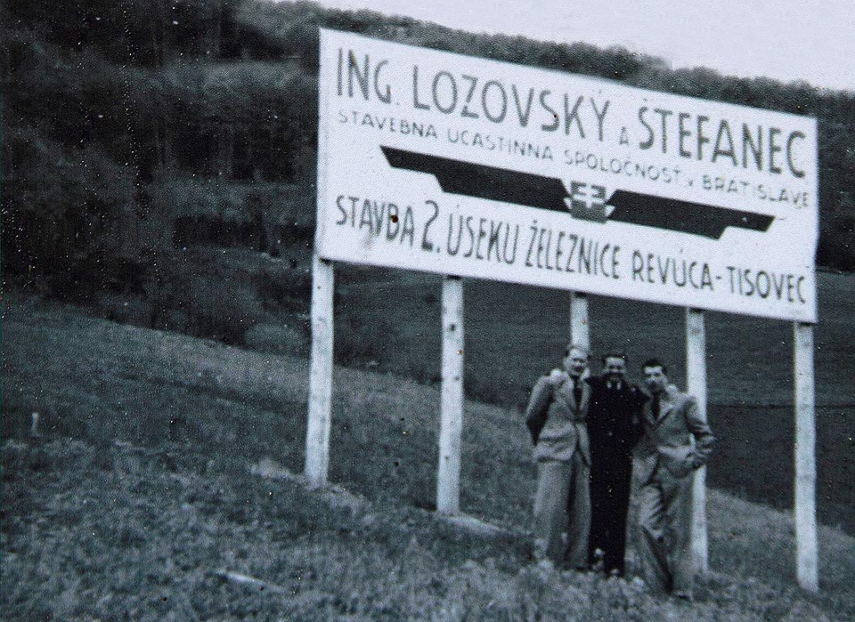 Druhý úsek železnice z <a href=/Tema/Tisovec%20%28%C5%BEst%29>Tisovce</a> do Revúce stavěla slovenská firma Lozovský a Štefanec.