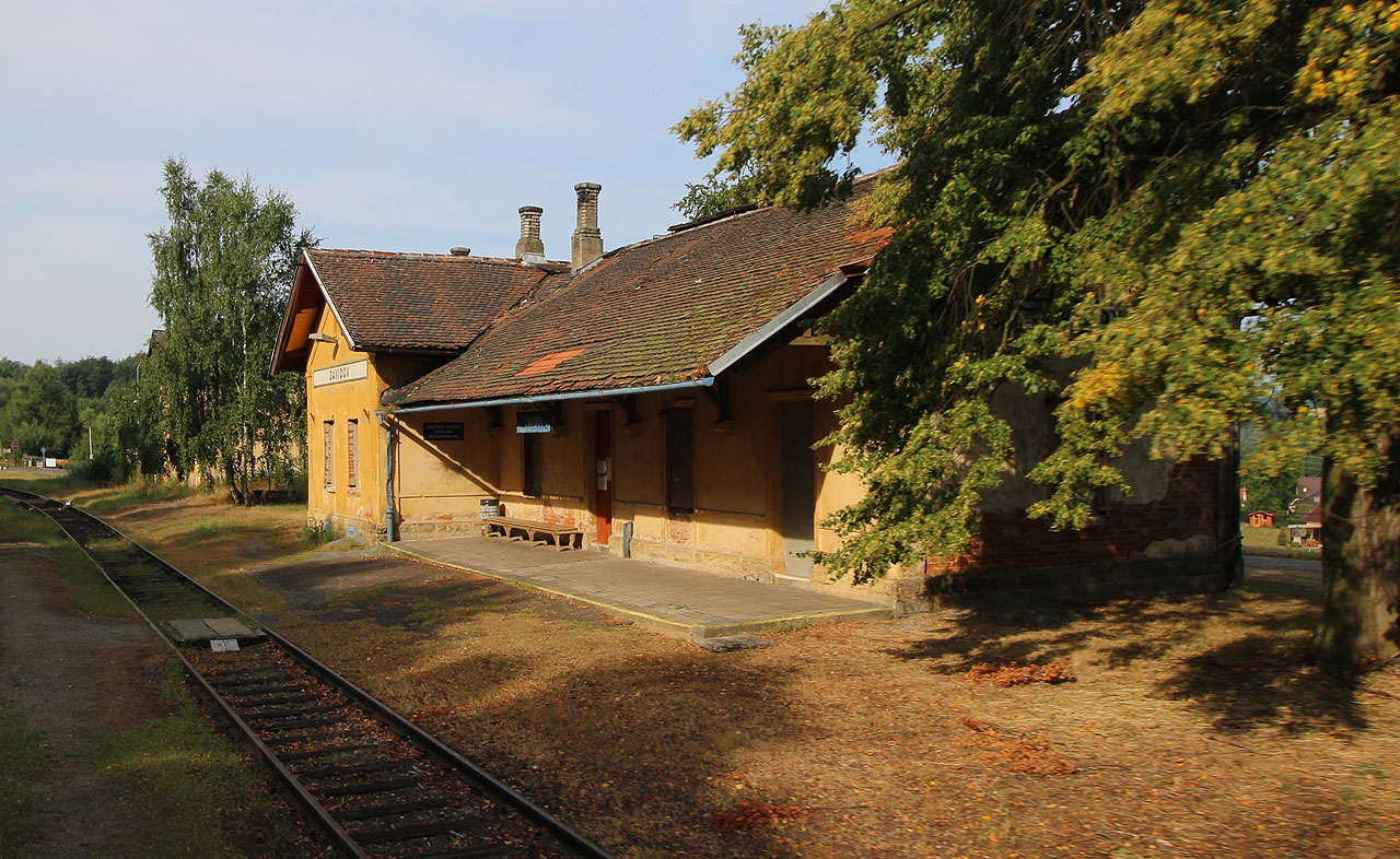Střecha skryje cestující před deštěm dnes stejně dobře jako v roce 1899.